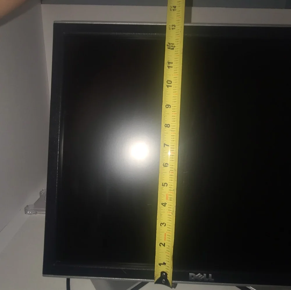 Dell 1908WFP LCD Monitor I do have some scratches on the screen. Look at picture